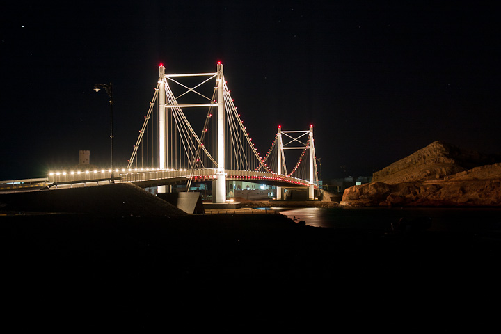 Brücke über die Lagune nach Al-Ayjah